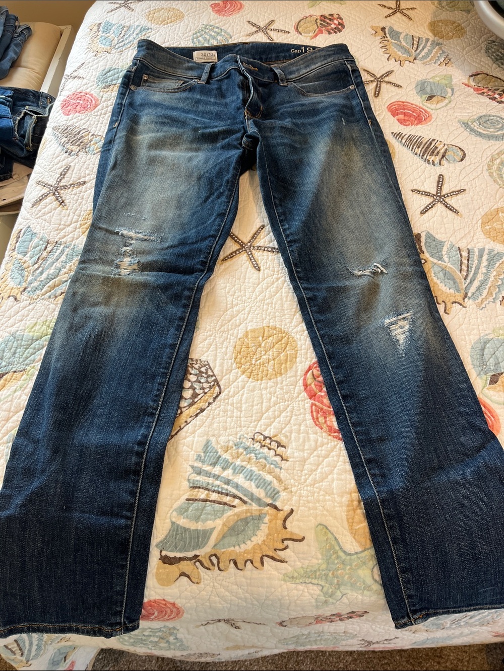 Dark Wash Distressed Women’s Jeans - Unbranded